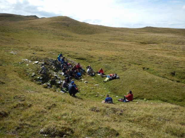 Sieste au col de la Gitte, absolument nécessaire pour intégrer toutes les informations reçues et les digérer !