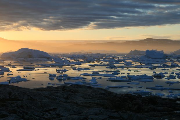 groenland_couchant_icebergs